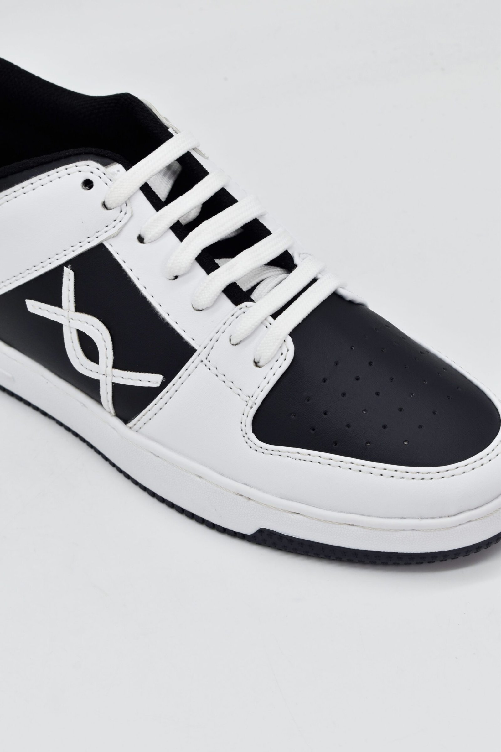 Hyper Black & White Low Edge Sneakers S02W - Image 7