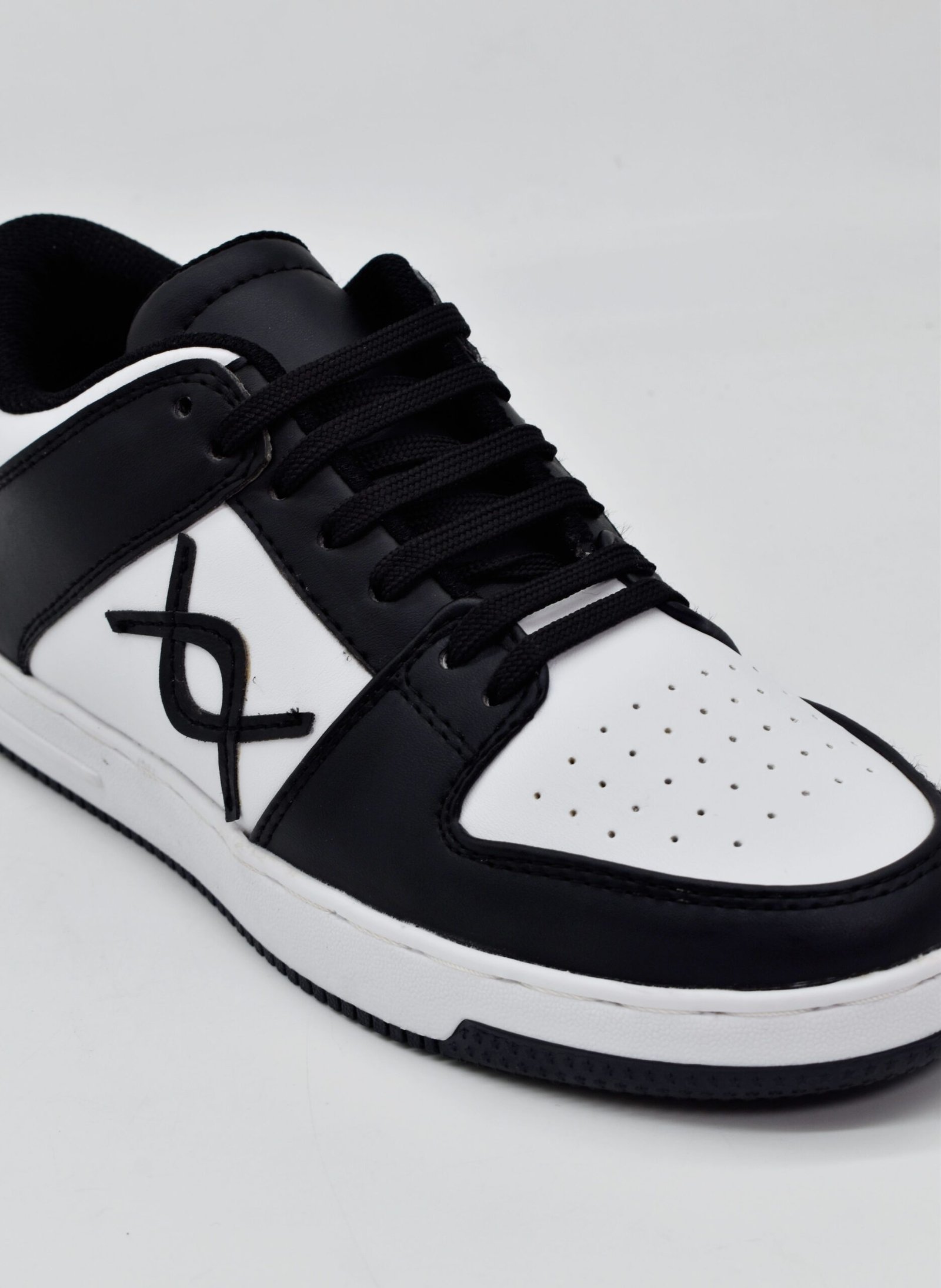 Hyper Black & White Low Edge Sneakers S01A - Image 7